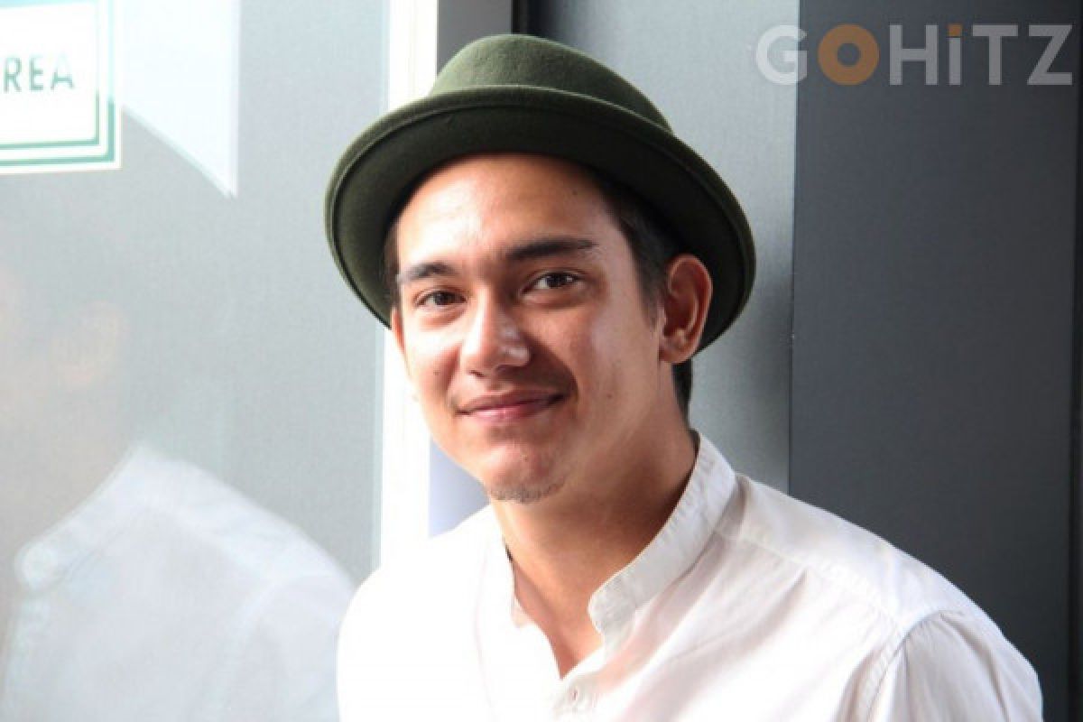 Adipati Dolken tidak Ingin Masalah Pacar Dipublikasikan