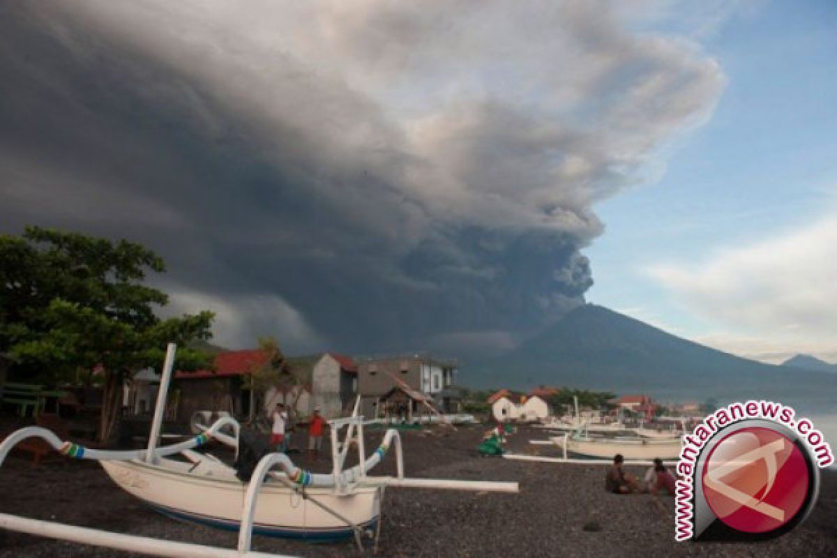 Gunung Agung erupsi kembali