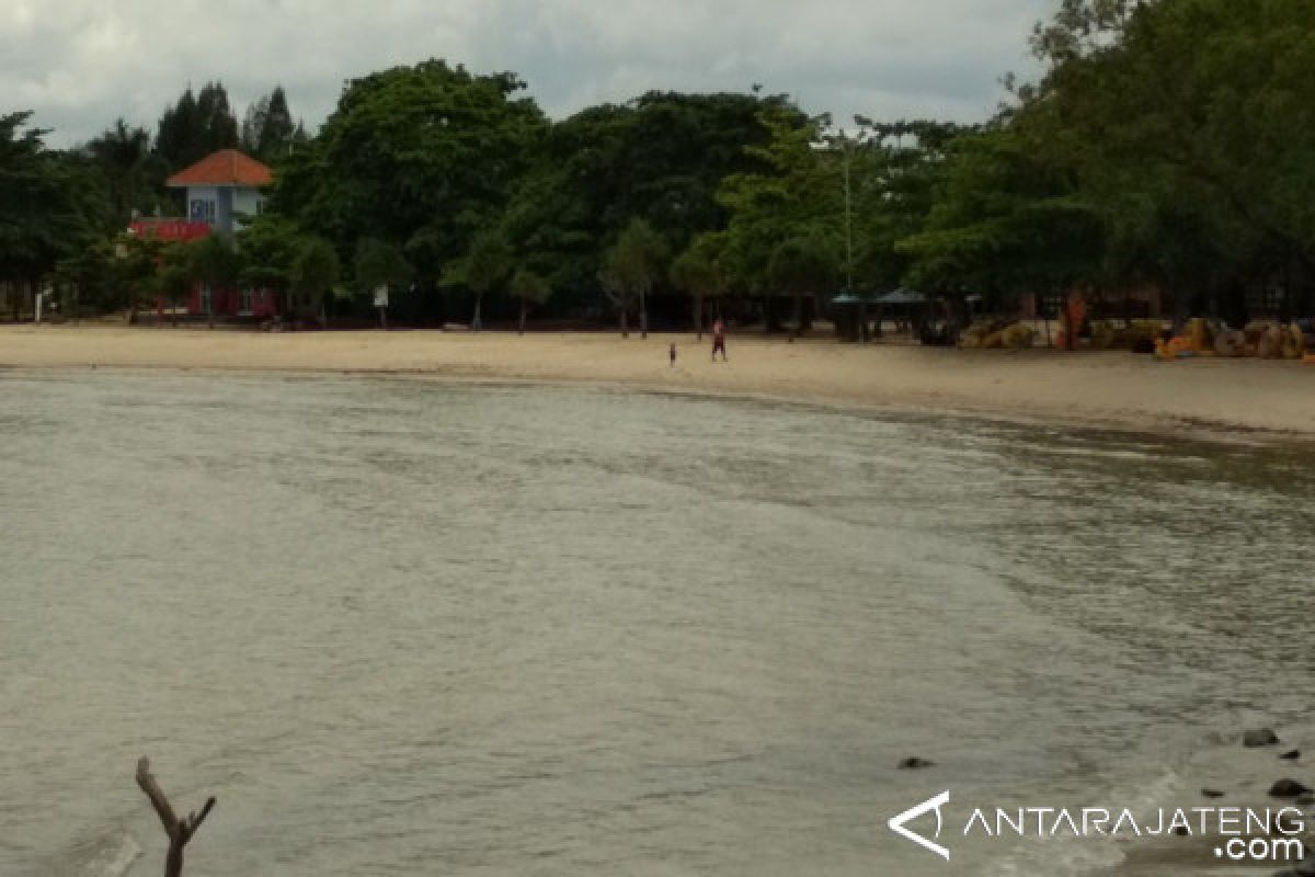 Pantai Bandengan Jepara Sepi Pengunjung