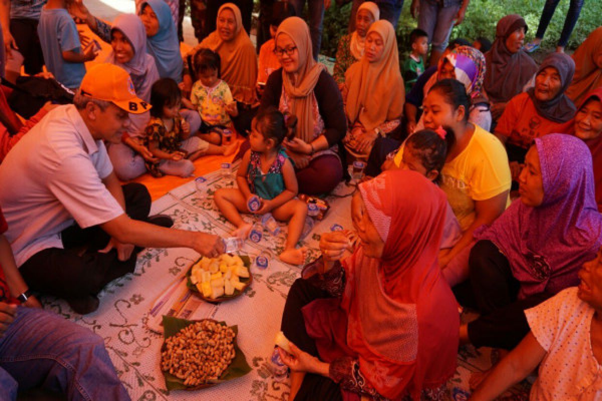 Ganjar Menghibur Pengungsi Korban Banjir di Klaten dan Wonogiri