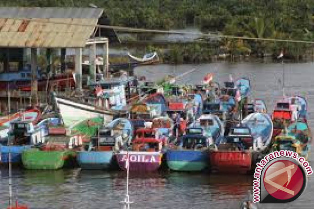 Curah hujan tinggi nelayan sultra urung melaut