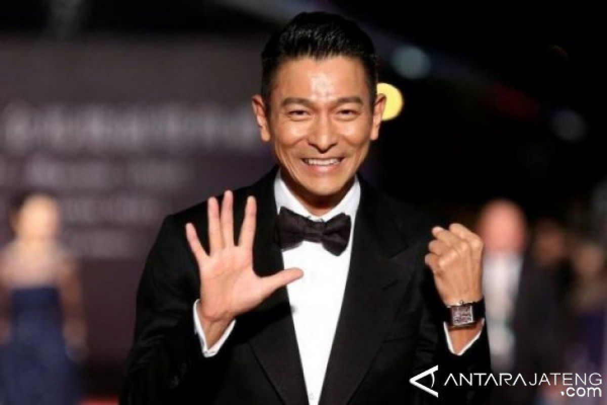 Andy Lau Terima Gelar Doktor HC dari Universitas Hongkong