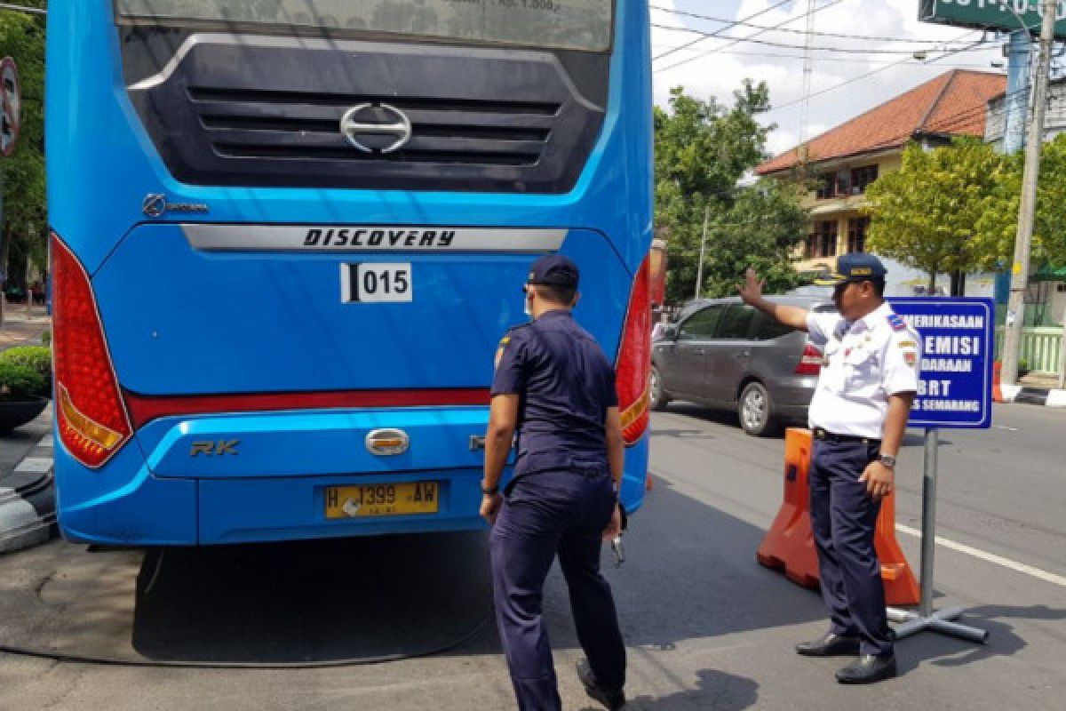 Penumpang Transsemarang turun 50 persen menyusul kebijakan bekerja dari rumah