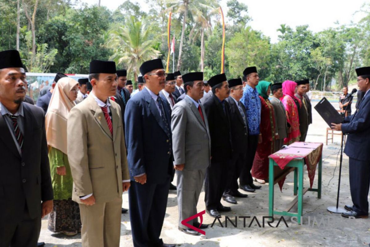 52 Pejabat Pemkan Limapuluh Kota Dilantik di Makam Pahlawan Lurah Kincai