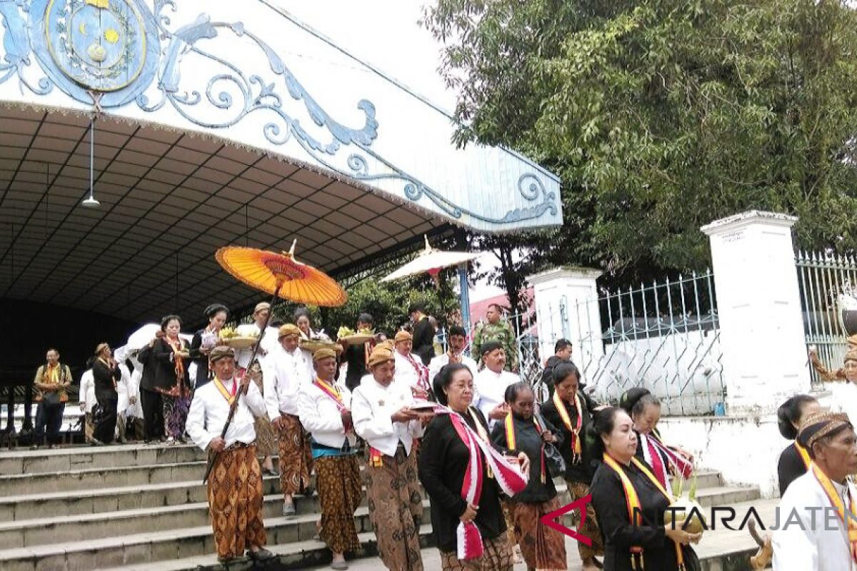 Keraton Surakarta menggelar Wilujengan Nagari Mahesa Lawung