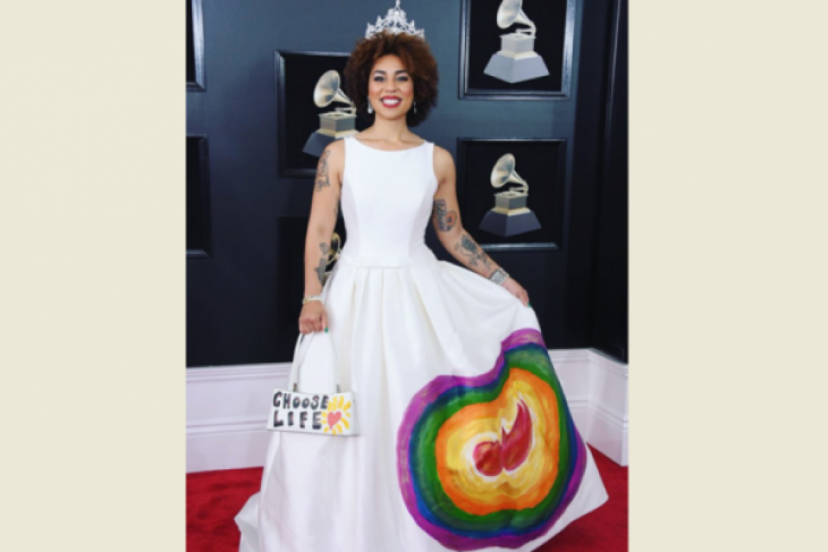 Joy Villa tampil beda di Grammy Award 2018