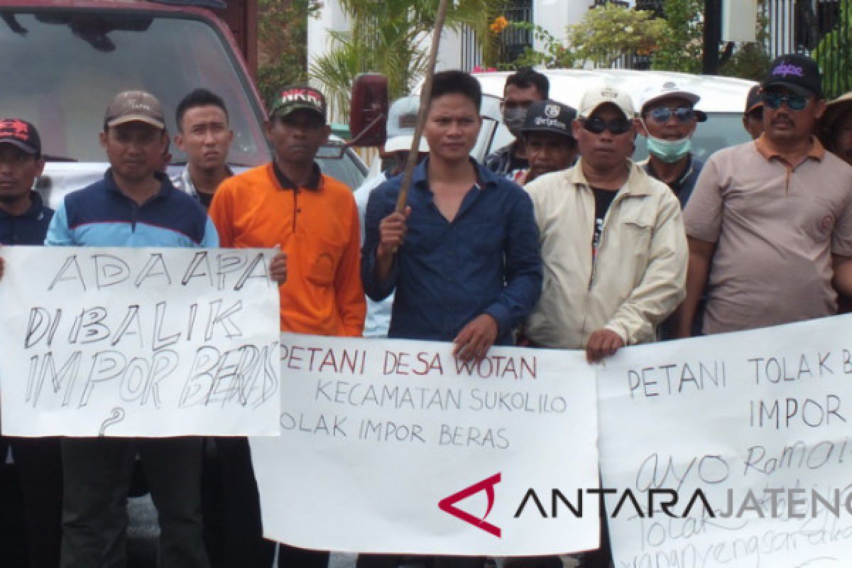 Ratusan petani di Pati demo tolak impor beras