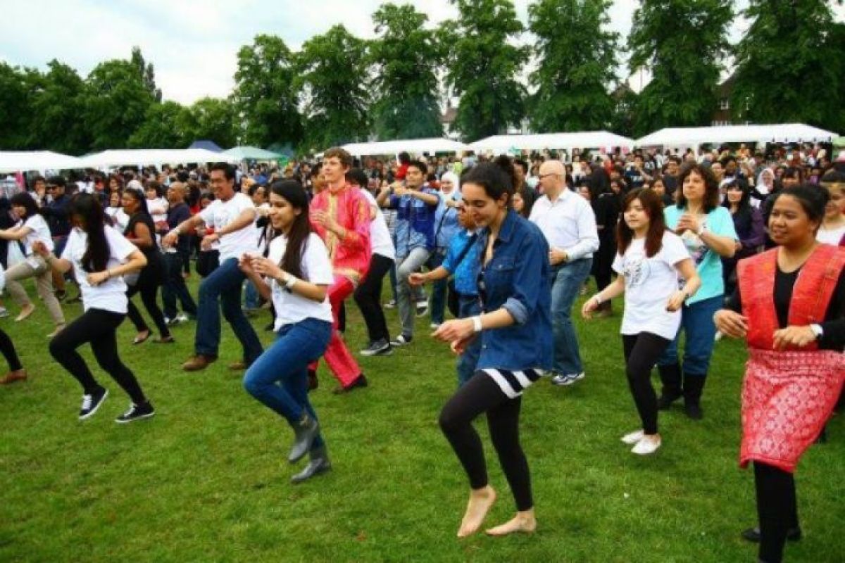 Tari poco-poco panaskan suasana kota Wina