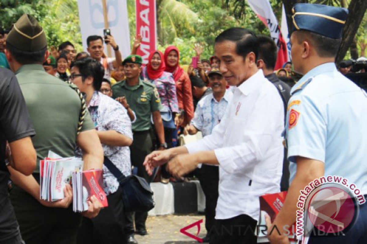 Presiden berikan sertifikat tanah tokoh pers Adinegoro