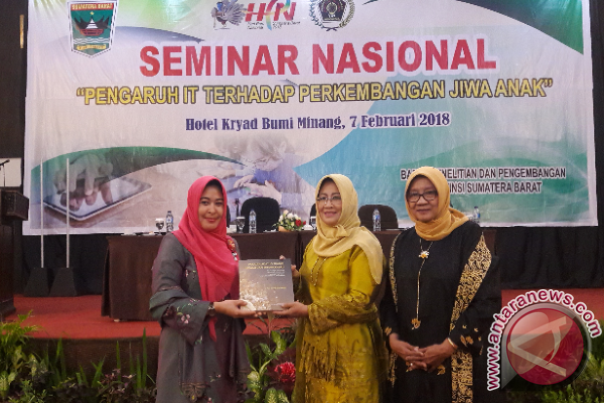 Ketua Dekranasda Agam Ikuti Seminar Nasional