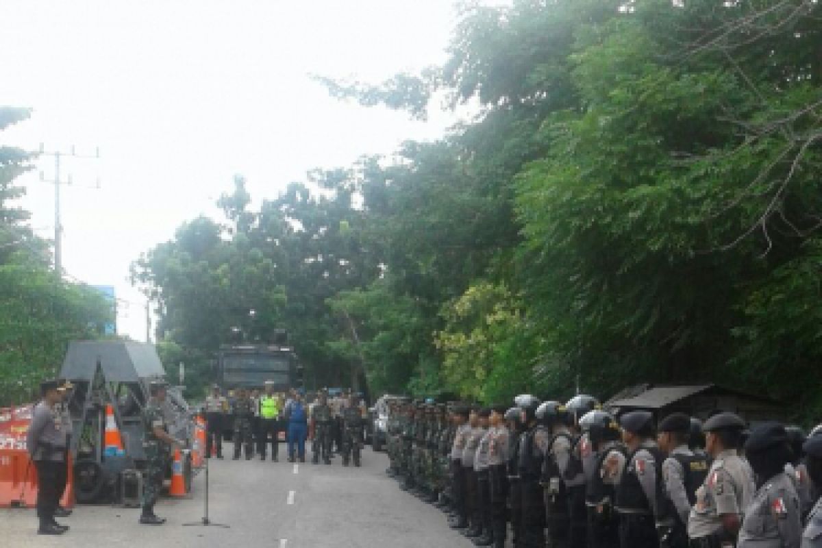 Polisi mengamankan dua pelaku pencurian uang nasabah di Baubau