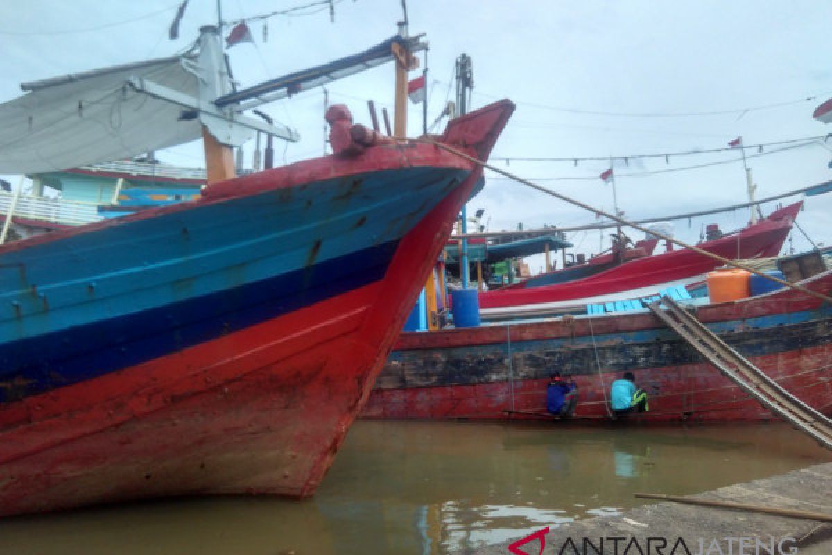 Cuaca ekstrem, stok ikan di TPI Pekalongan mencukupi