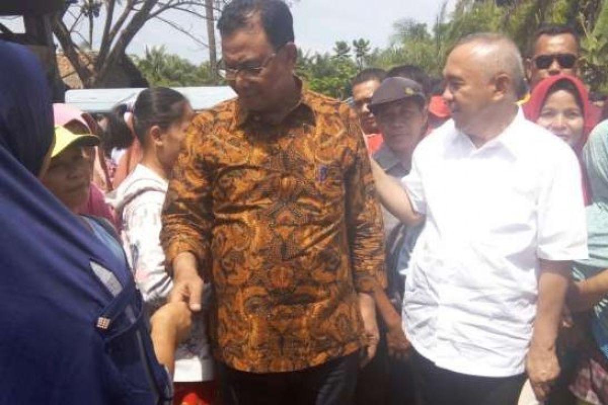 Paslon AYO Lanjutkan Blusukan ke Pasar Tradisional di Rohil Janjikan Peningkatan Infrastruktur