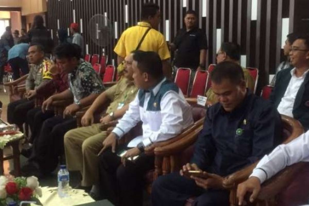 Pencabutan Nomor Urut Calon Pilkada Inhil Molor Satu Setengah Jam