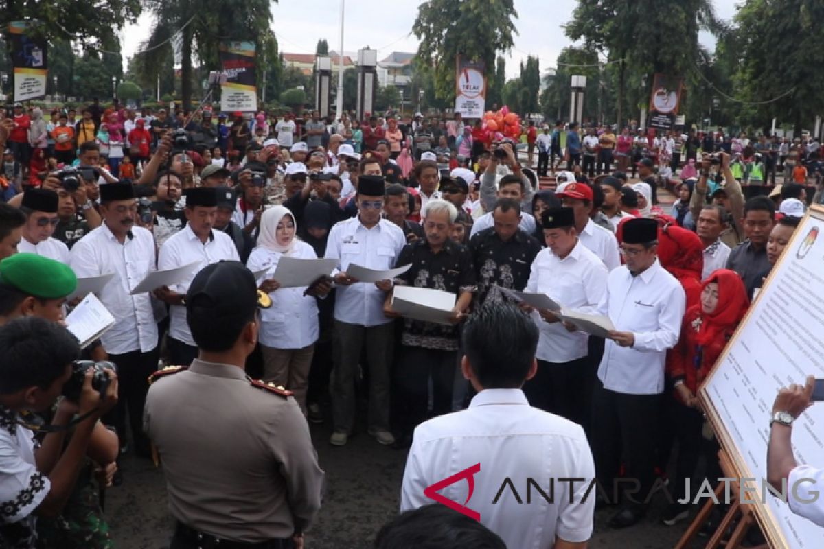 Noor Yasin blusukan ke pasar tradisional di Kudus