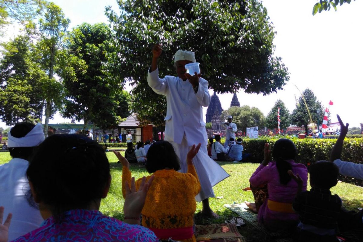 Ribuan umat Hindu ikuti Tawur Kesanga di Prambanan