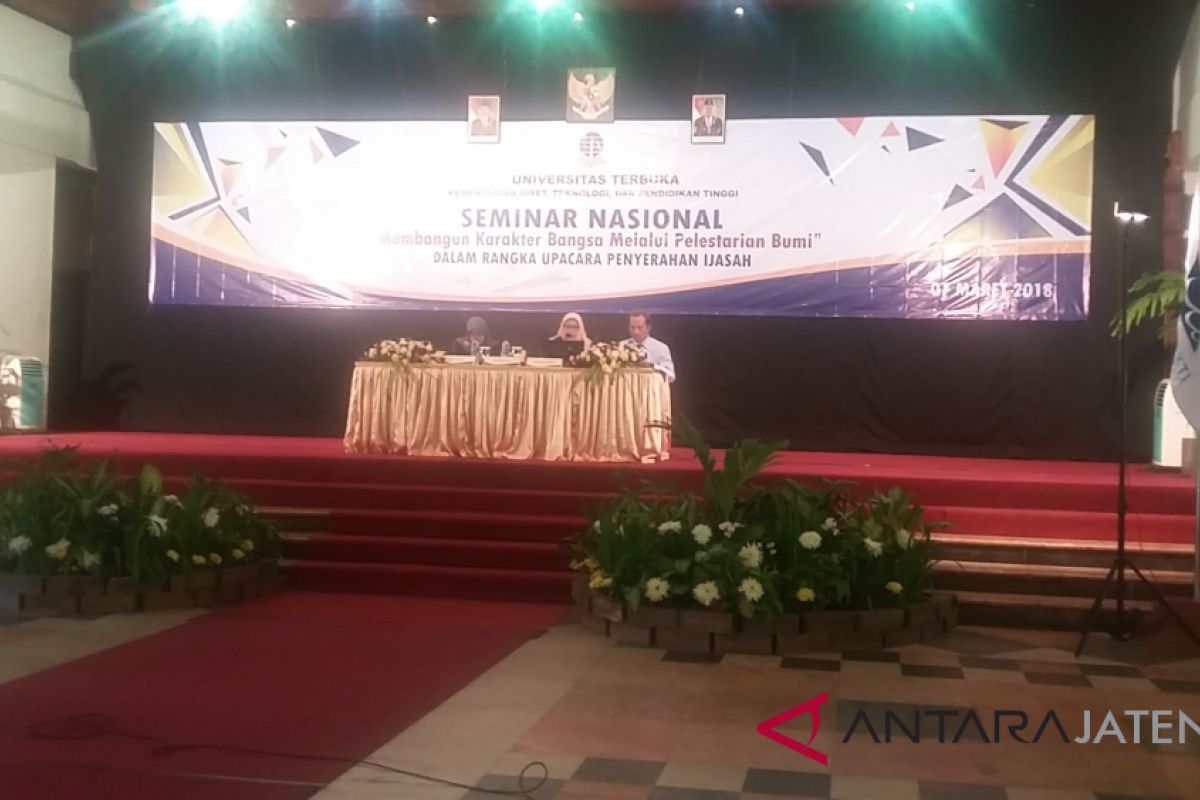 Calon lulusan UT Surakarta diminta ikut lestarikan Bumi