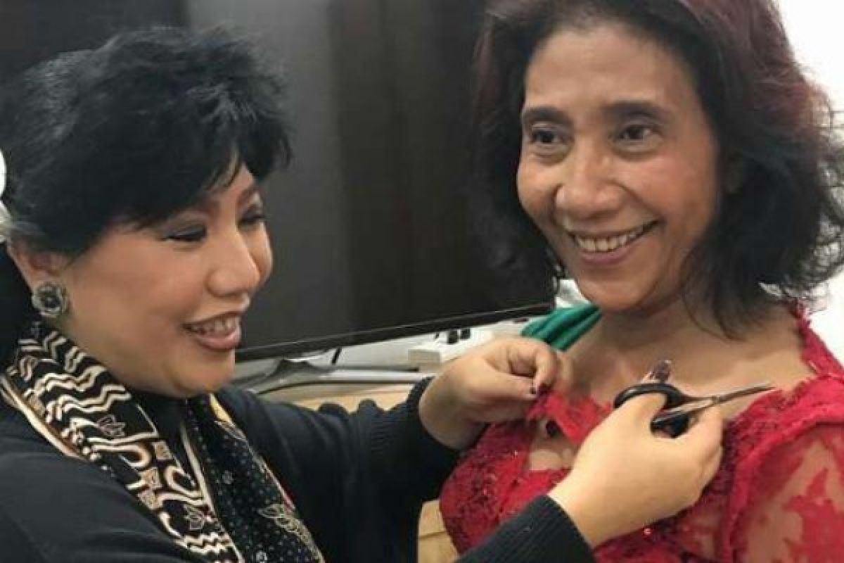 Bagaimana jadinya Menteri Susi Pudjiastuti Menjadi Model dalam Peragaan Busana? Lihat di Sini