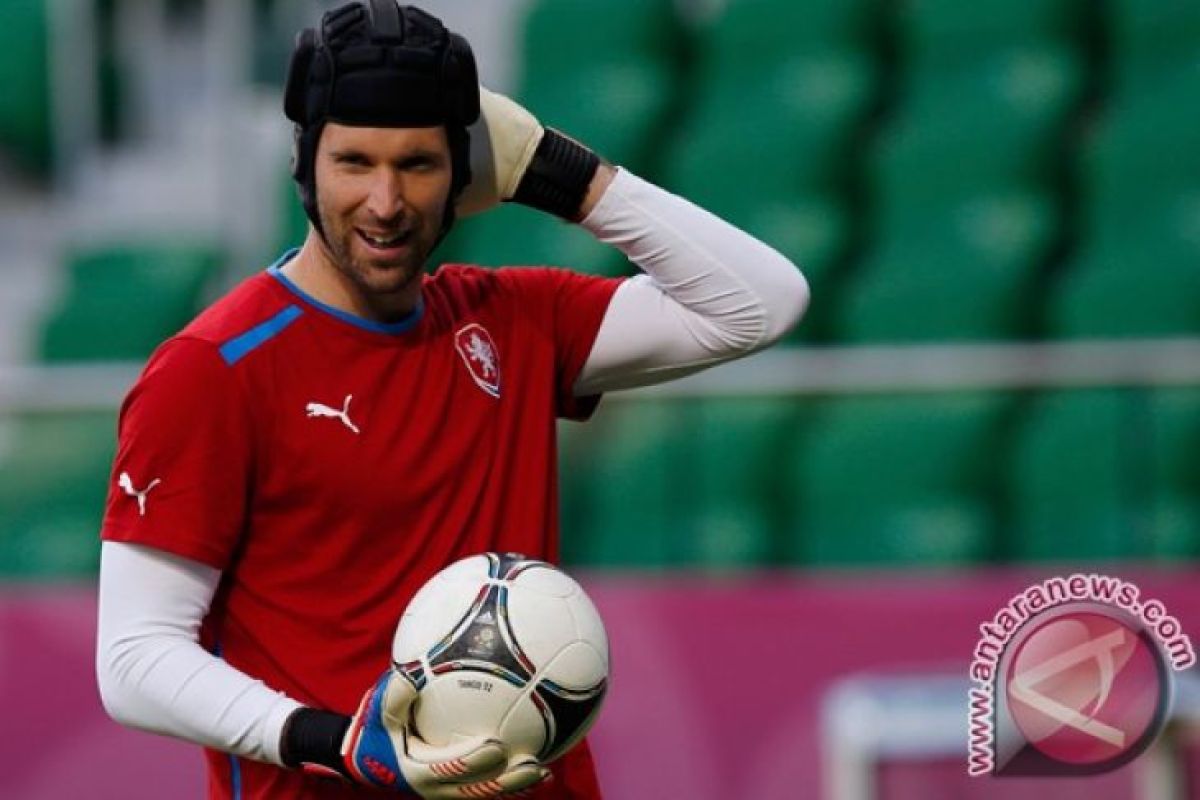 Emery ragu dengan masa depan Cech di Arsenal