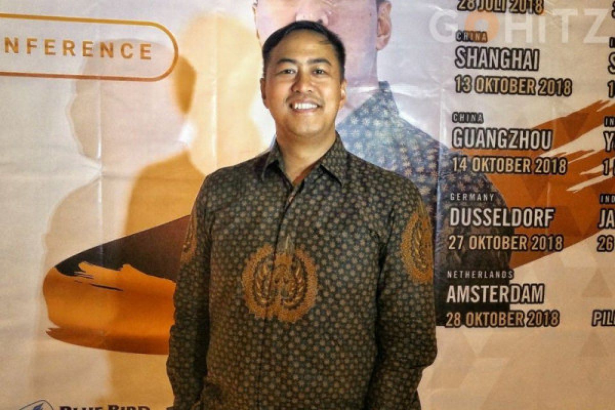 Viral foto Pandji nyaleg, ternyata promosikan "Pragiwaksono Stand Up Comedy"