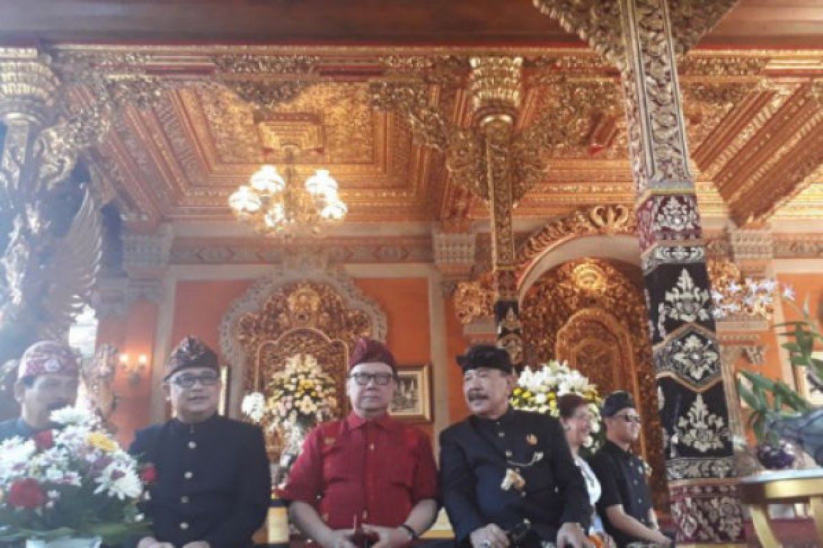 Upacara ngaben keluarga Kerajaan Puri Ubud dihadiri Menteri