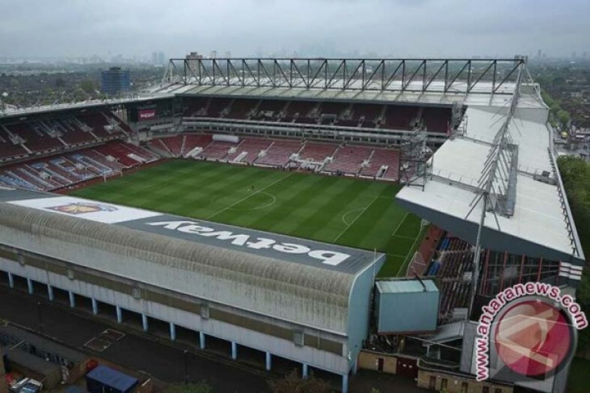 West Ham jatuhkan sanksi seumur hidup pada lima perusuh di stadion