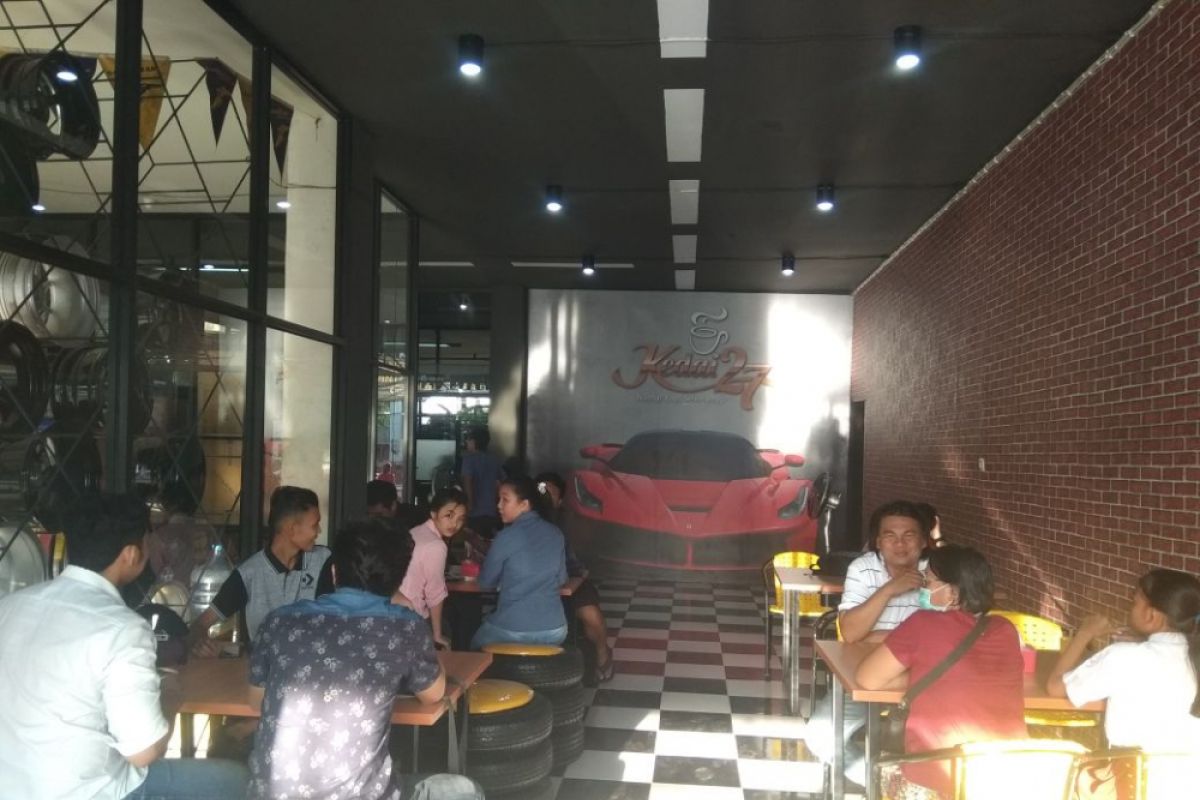 Menunggu Mobil Diservis Sambil Ngopi di Kedai 27 Saja