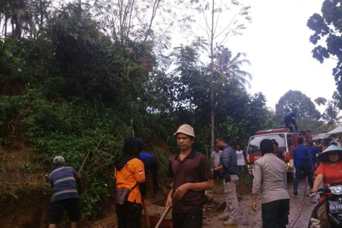 BPBD Limapuluh Kota masih mendata dampak banjir Situjuah