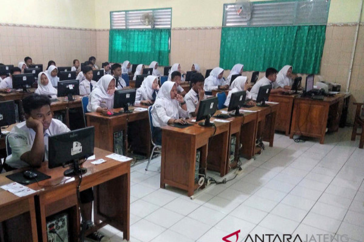 Server mati, UNBK SMP di Solo molor 30 menit