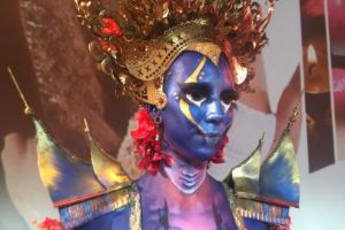 Wow..body painting tema Sumber juara di Paris