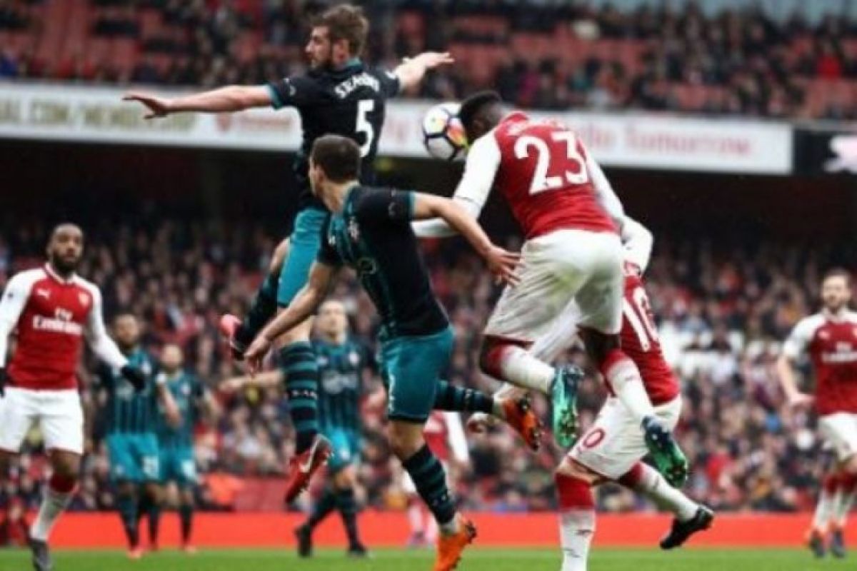 Hujan gol, Arsenal bekuk Southampton 3-2