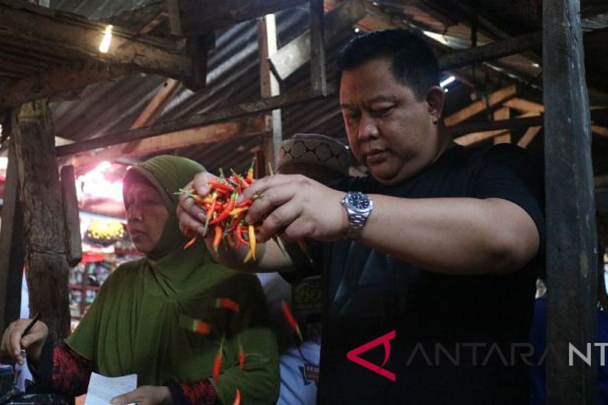 Izzul Janjikan Revitalisasi Pasar di Lombok Barat