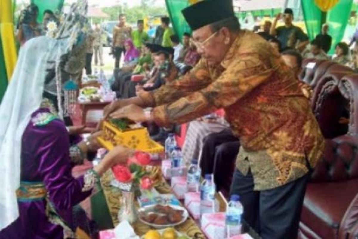 Hadiri Wisuda Kelas XII SMK Global Cendikia Tambang   Plt. Gubri : Riau Perlu Pemimpin yang Visioner