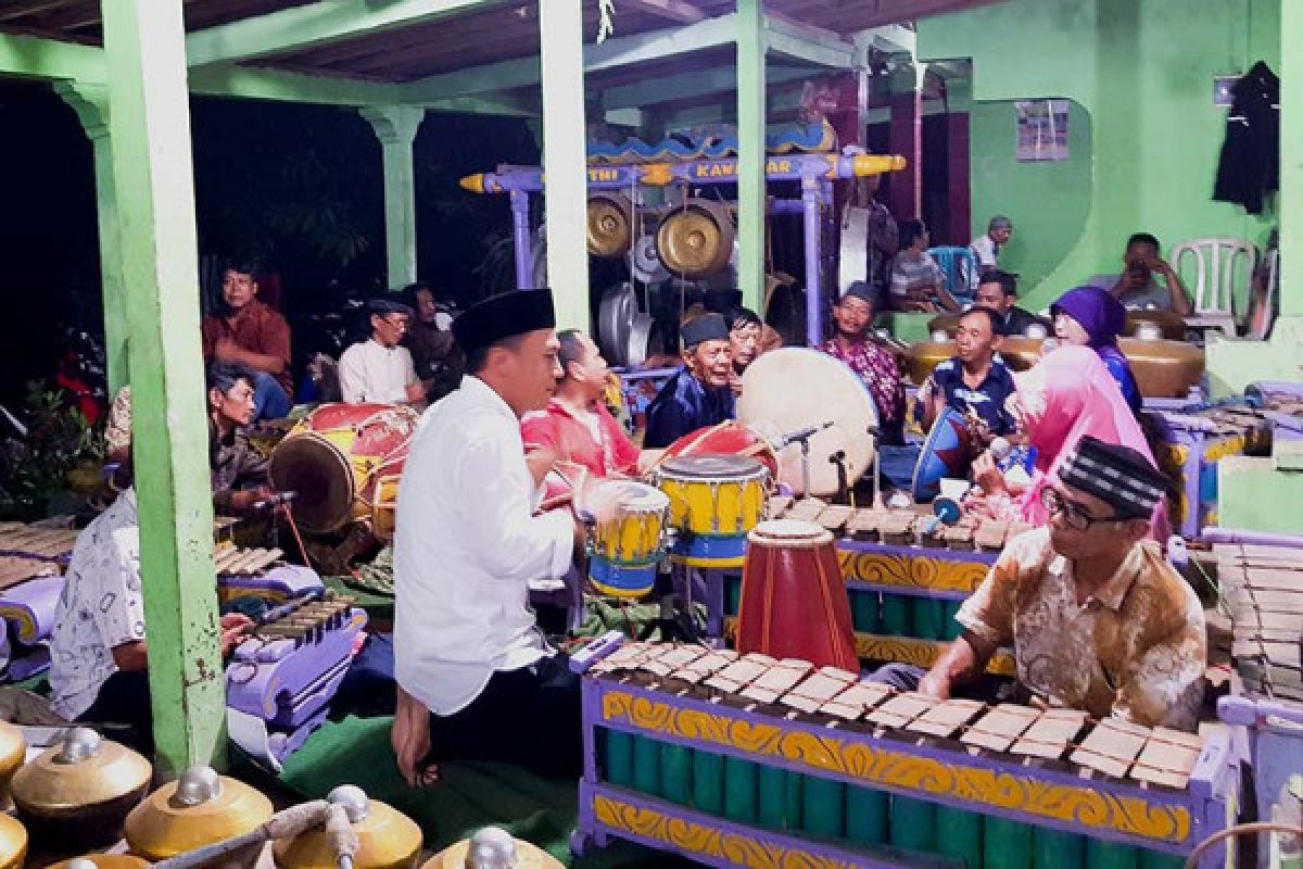 Eksistensi kesenian Banyumasan perlu dukungan semua pihak