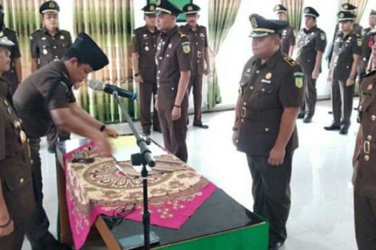 Jabatan Baru, Kajari Rohil Lantik Kepala Seksi Pengelolaan Barang Bukti dan Barang Rampasan