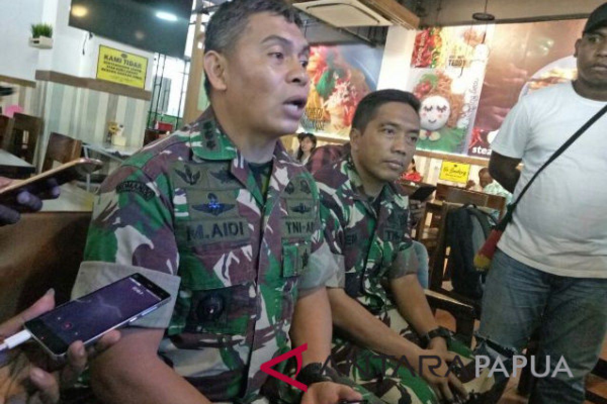 Dua anggota TNI tertembak peluru KKSB dievakuasi ke Wamena