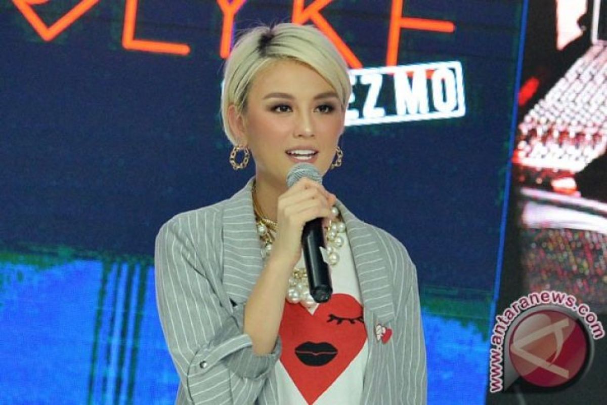 Agnez Mo tandatangani kontrak perusahaan 300 Entertainment