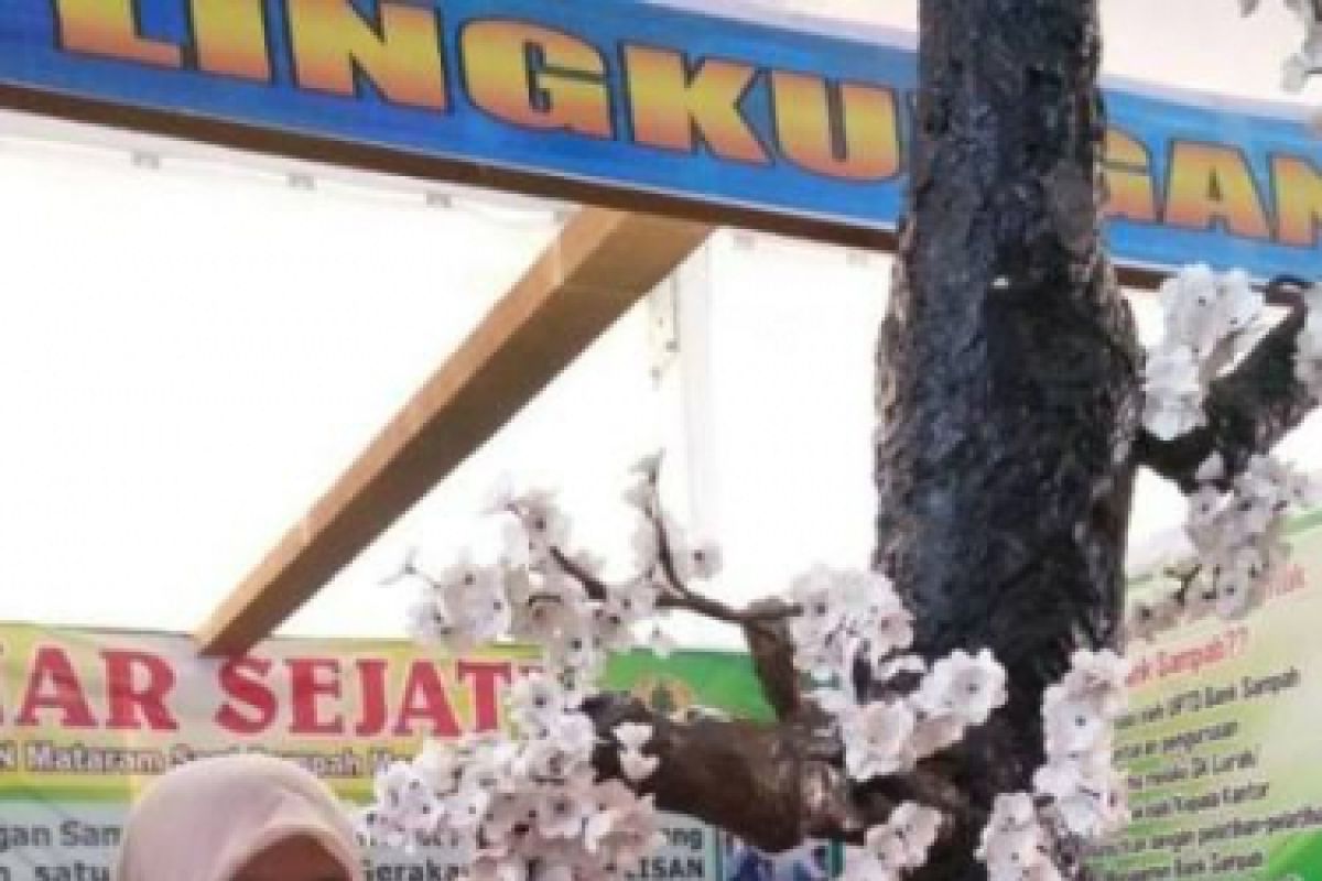 Fidia olah sampah plastik menjadi pohon sakura