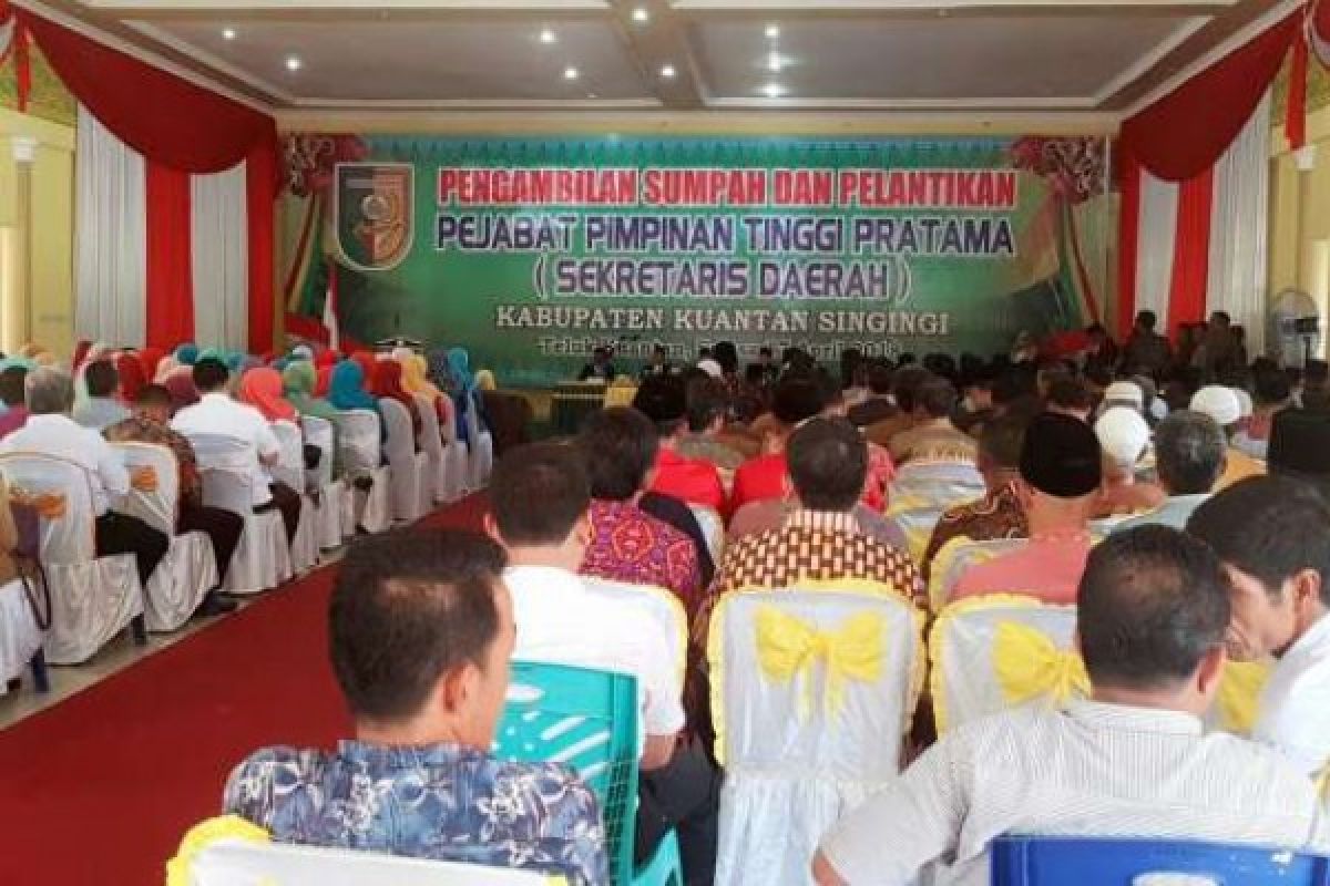 Ratusan Orang Hadiri Pelantikan Sekda Kuansing Pendopo Rumah Dinas Bupati