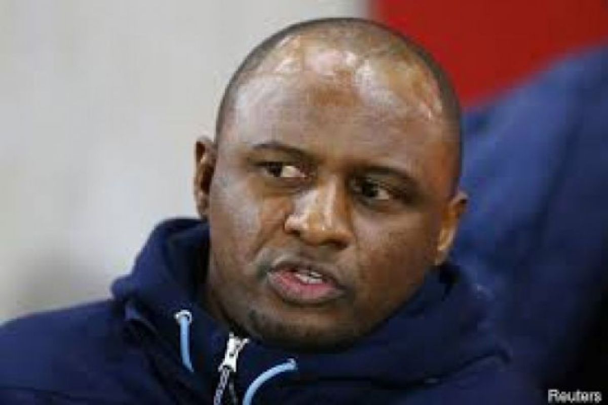 Patrick Vieira siap menggantikan Arsene Wenger