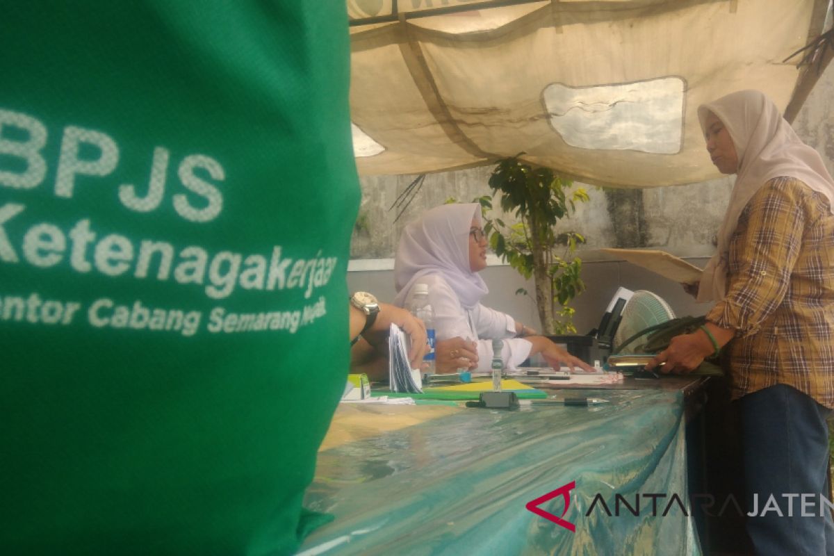 BPJS Ketenagakerjaan bagikan 750 paket sembako murah