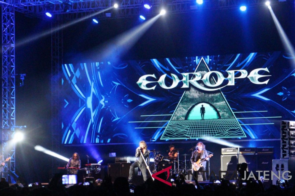 Konser Europe getarkan Boyolali dengan 20 lagu