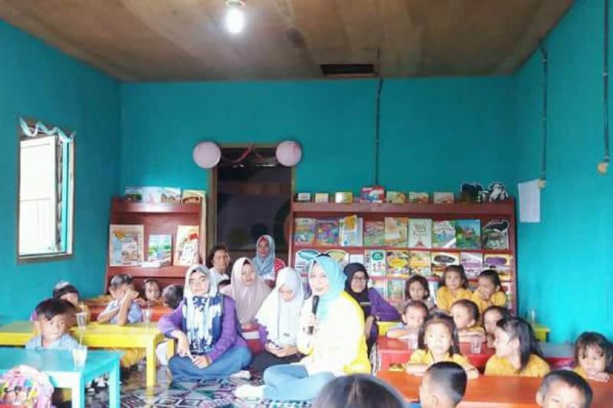 Sikat narkoba bersama Iluni Kotim dirikan pondok baca anak