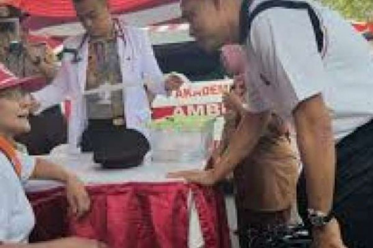 Program Bhakti Kesehatan, Polres Kuansing Beri Vitamin dan Cek Tensi Gratis pada Masyarakat