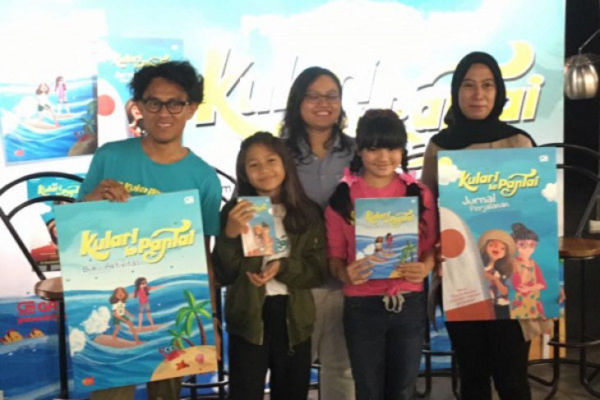 Film "Kulari Ke Pantai" hadir dalam bentuk buku anak