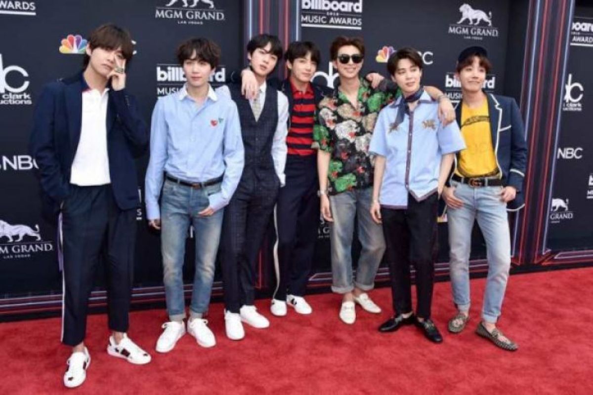 Di balik sukses album ketiga, BTS merasa tertekan dan kelelahan