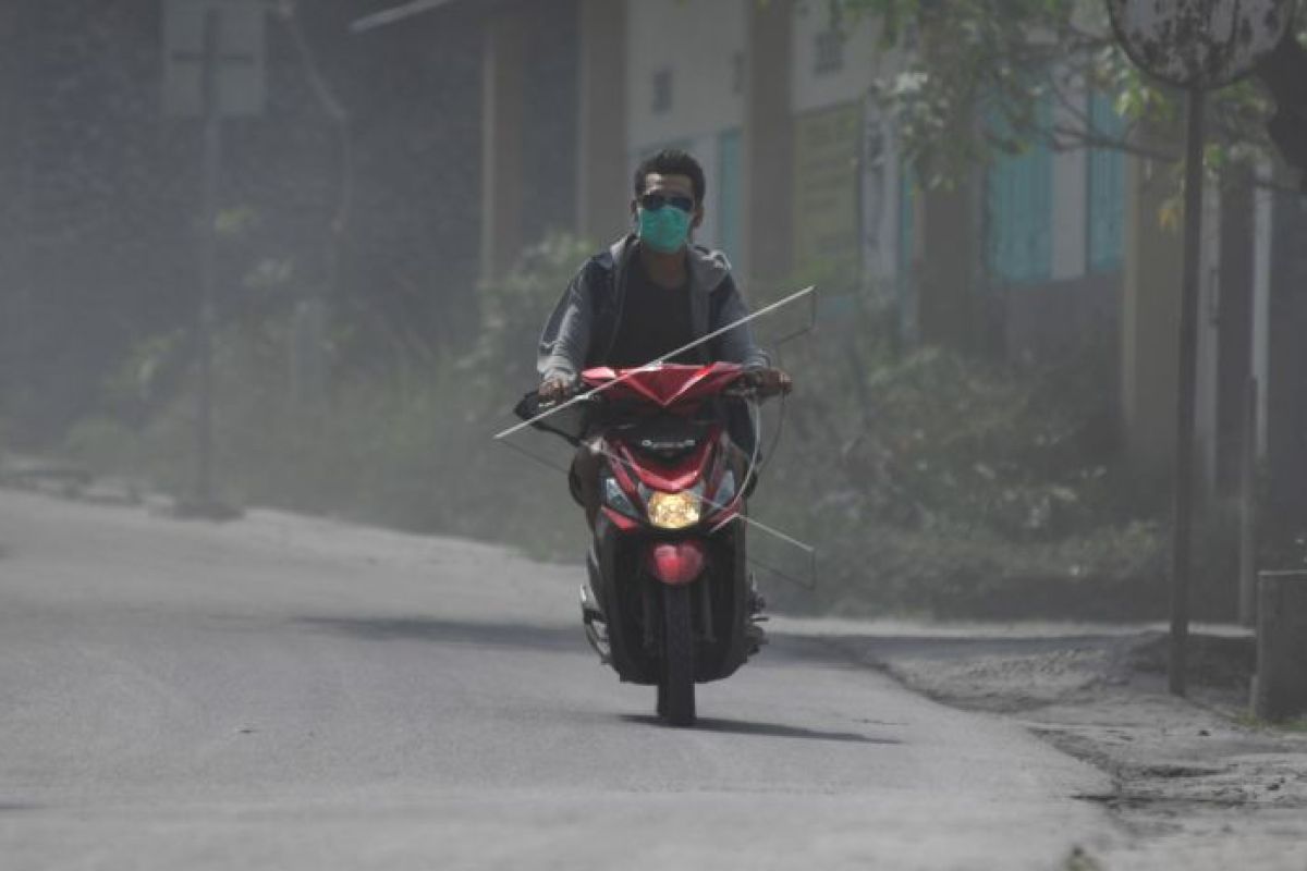 Wilayah Dukun Magelang kembali diguyur hujan abu Merapi