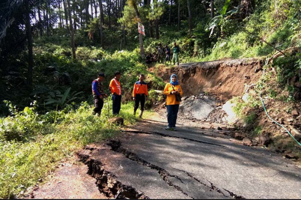 BPBD Cilacap: Jalan ambles putus transportasi antardesa