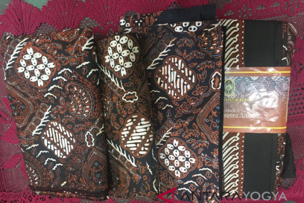 Batik "ceplok segoro amarto" digandakan tanpa izin