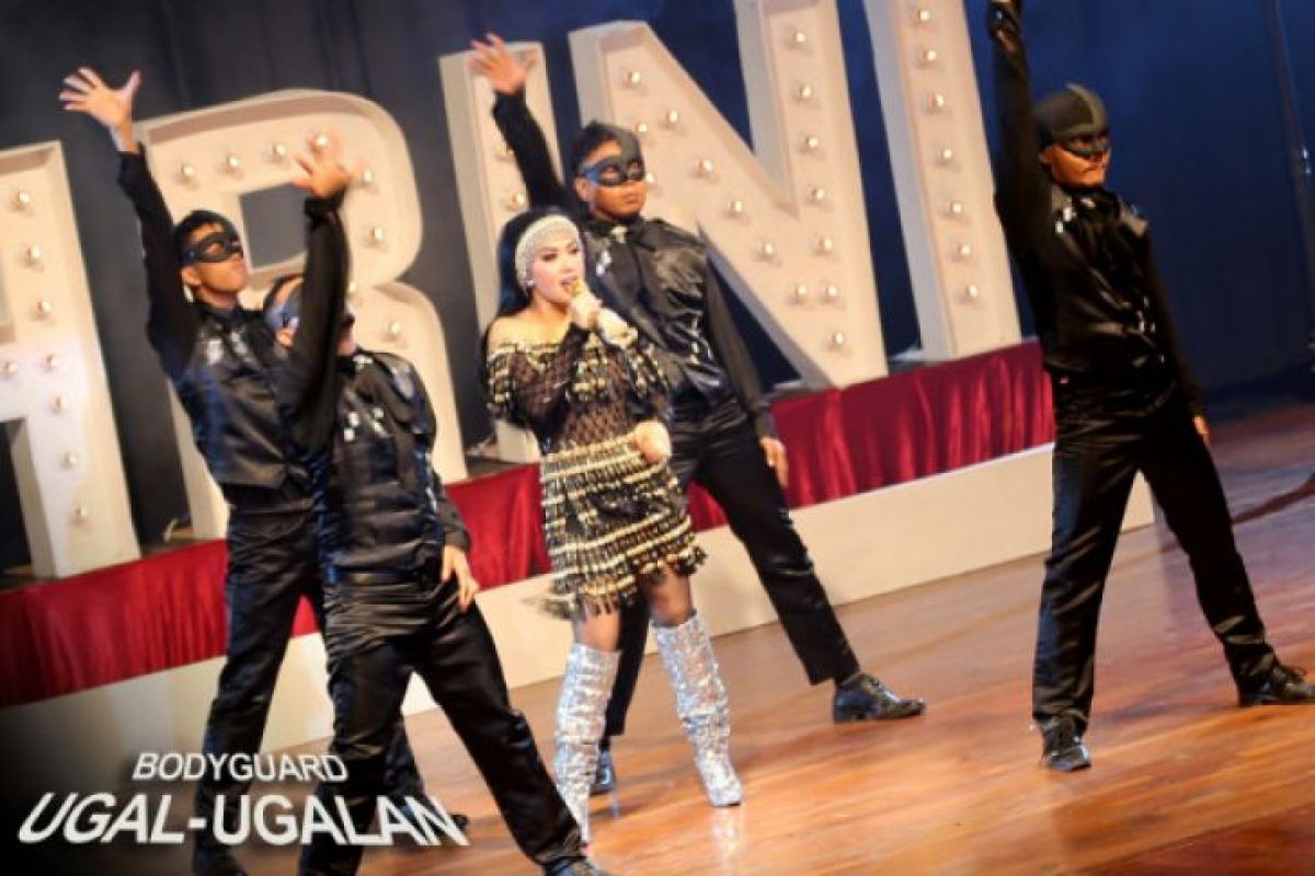 Syahrini main film komedi "Bodyguard Ugal-Ugalan"